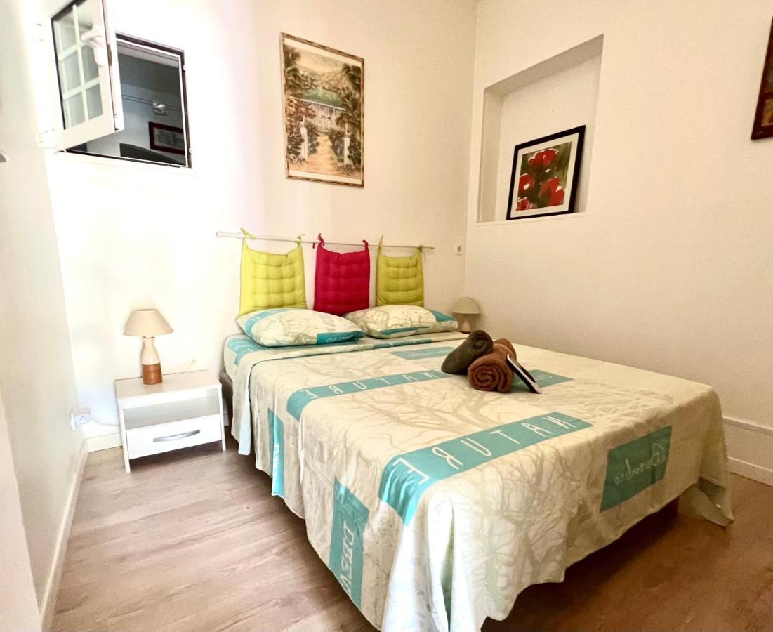 Ti Cabanon. Appartement Vue Mer A Deshaies. Kültér fotó